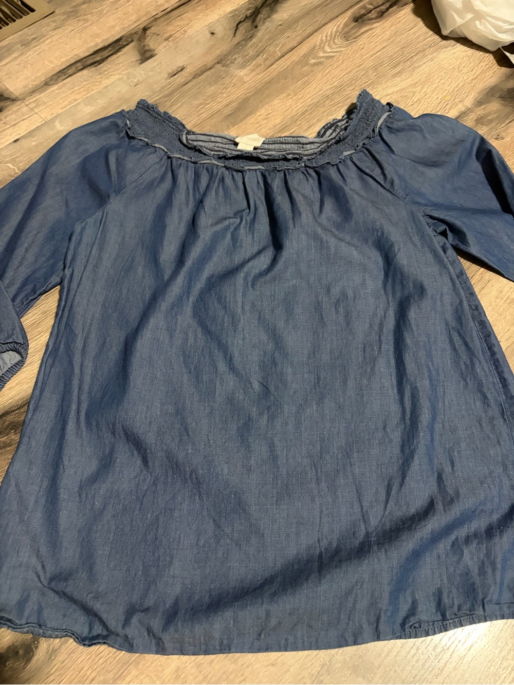 Chico's Blue Denim-Look rusched color  Blouse - Chicos size 0 (20-21 Ptp)